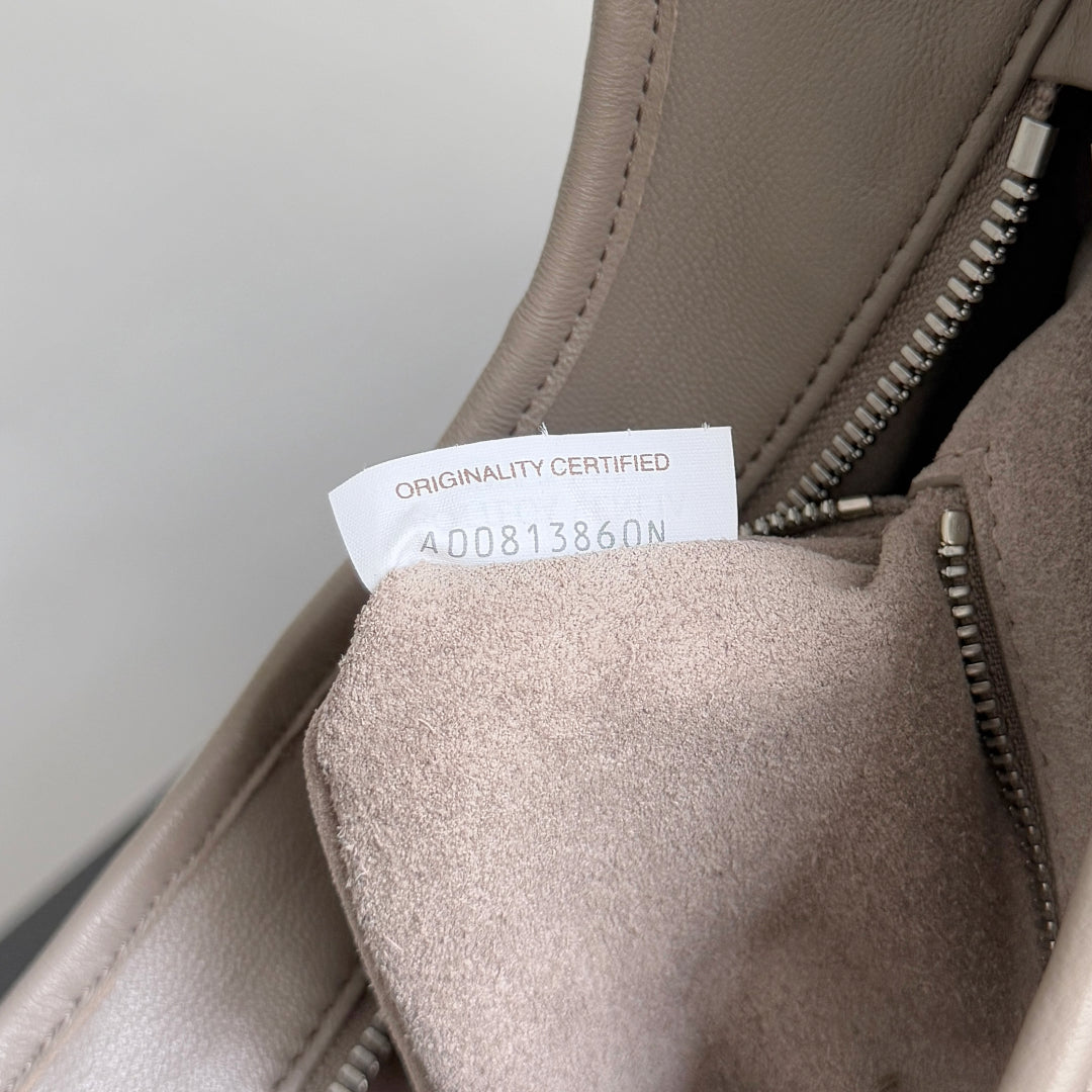 BOTTEGA VENETA 25S VENETO BAG 27 IN WARM TAUPE CALFSKIN SILVER HARDWARE