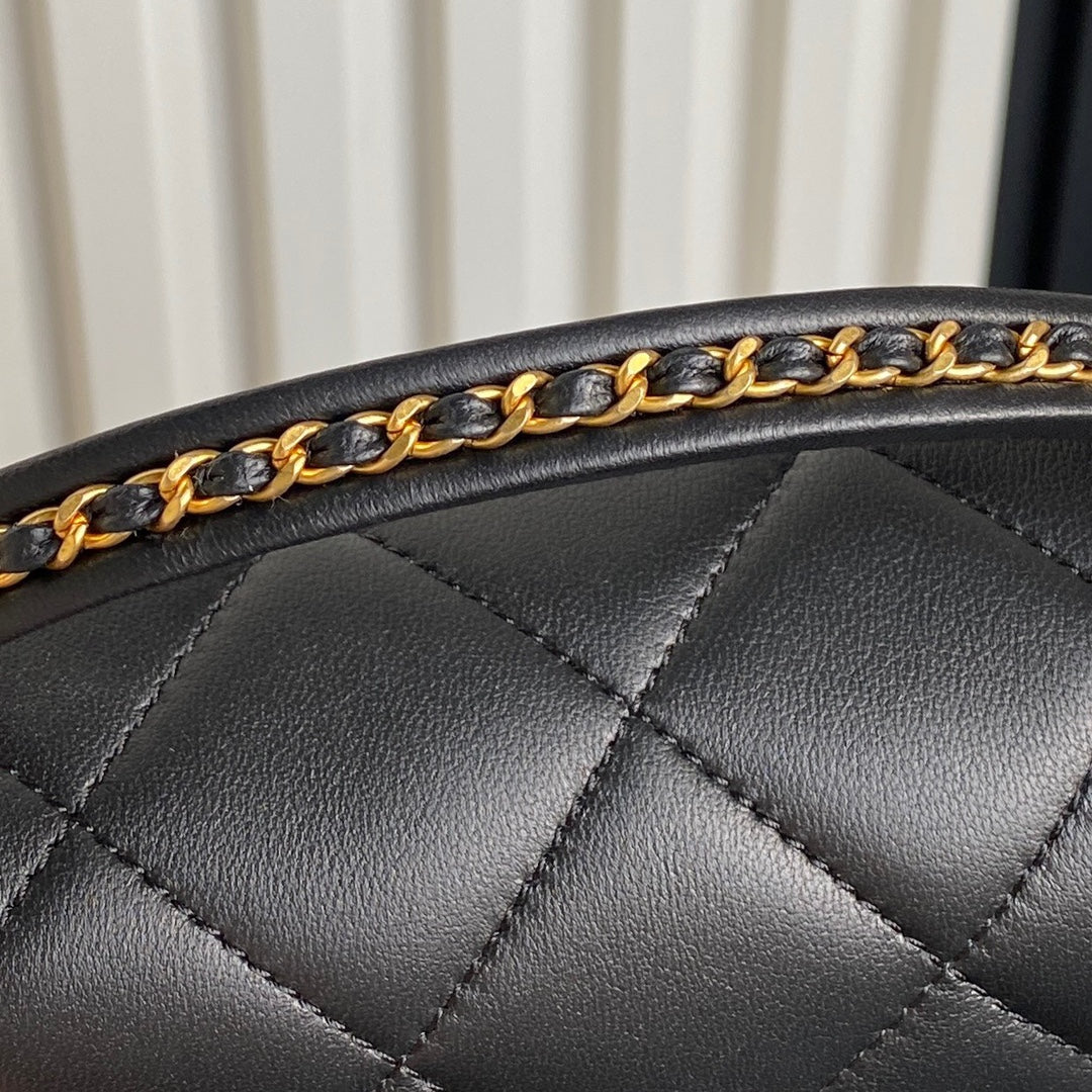 25C FLAP BAG 18 IN BLACK SMOOTH LAMBSKIN GOLD HARDWARE