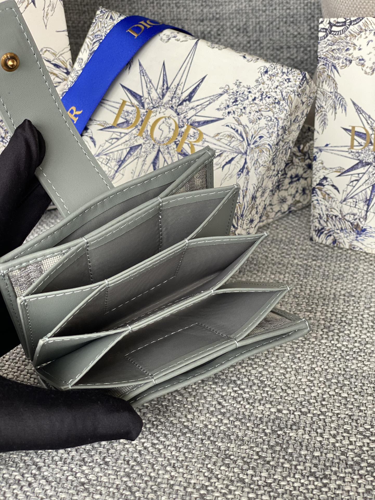 MONTAIGNE WALLET 11 IN OSLO GREY MONOGRAM OBLIQUE JACQUARD