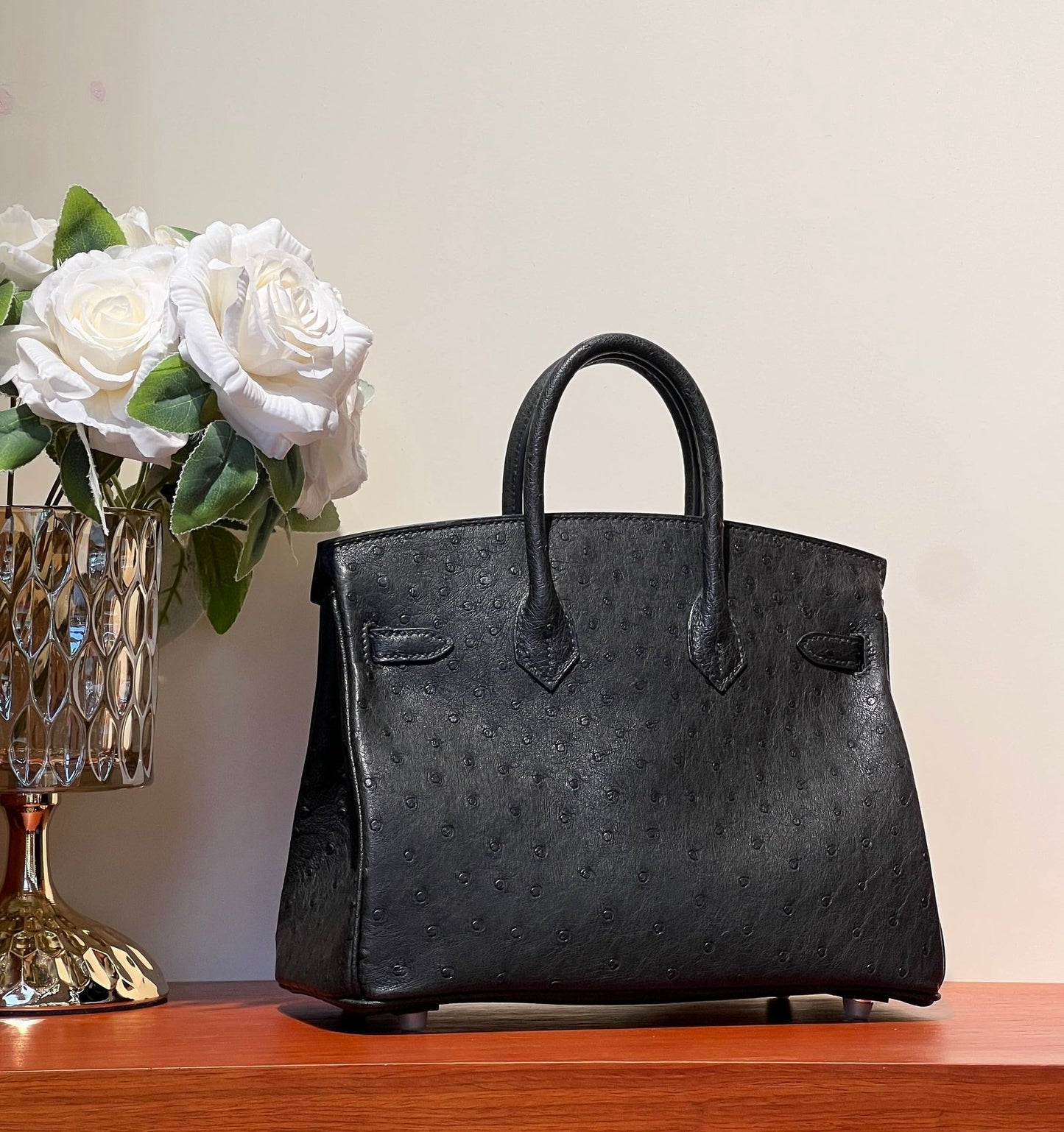 KELLY SELLIER 25 BAG IN BLACK OSTRICH LEATHER WITH GOLD HARDWARE (MADE-TO-ODER)