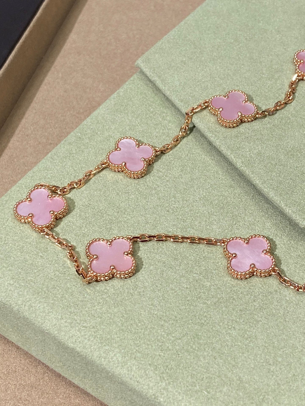 [Clover Jewelry]CLOVER 10 MOTIVE ROSAFARBENE HALSKETTE