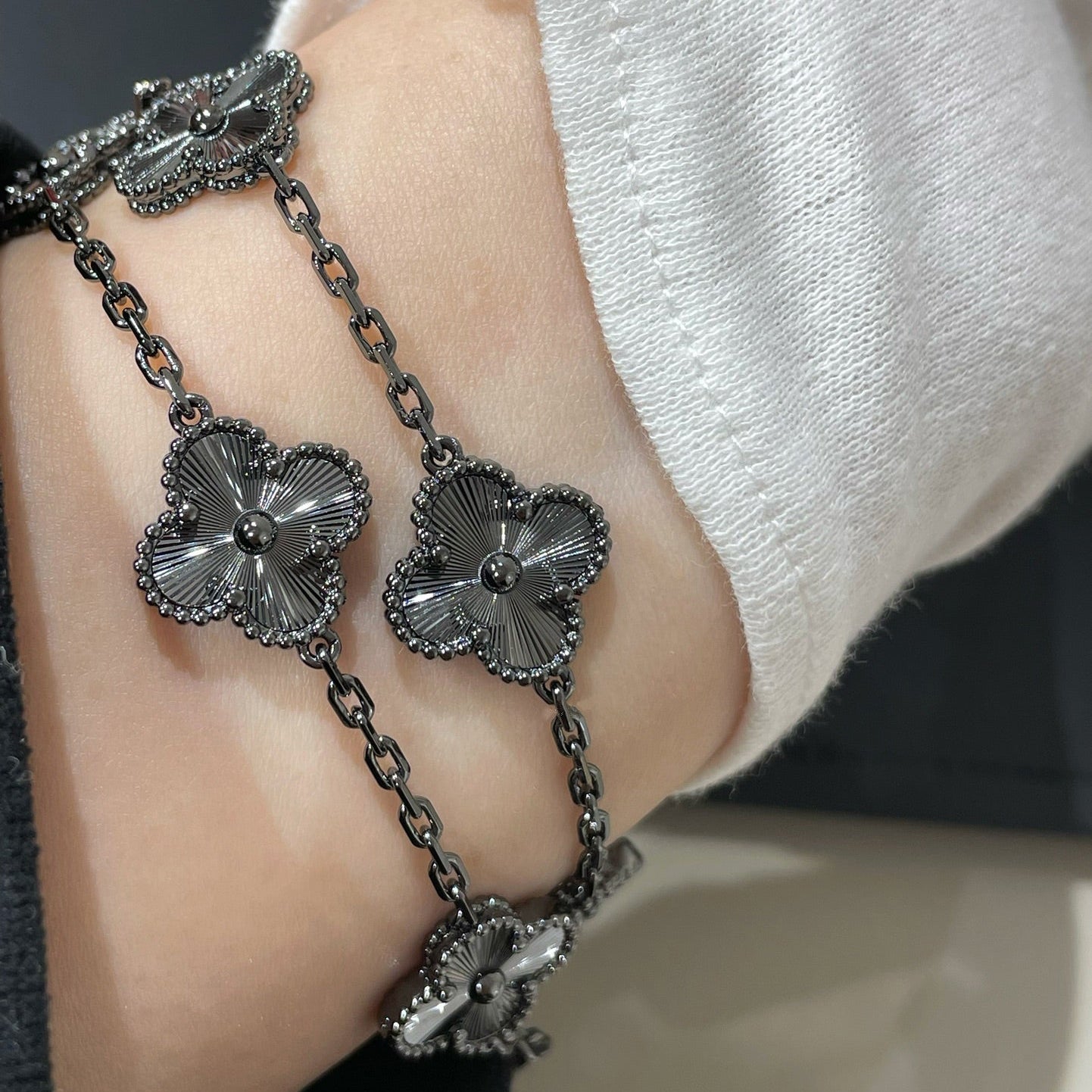 [Clover Jewelry]CLOVER 5 MOTIV SCHWARZES ARMBAND 