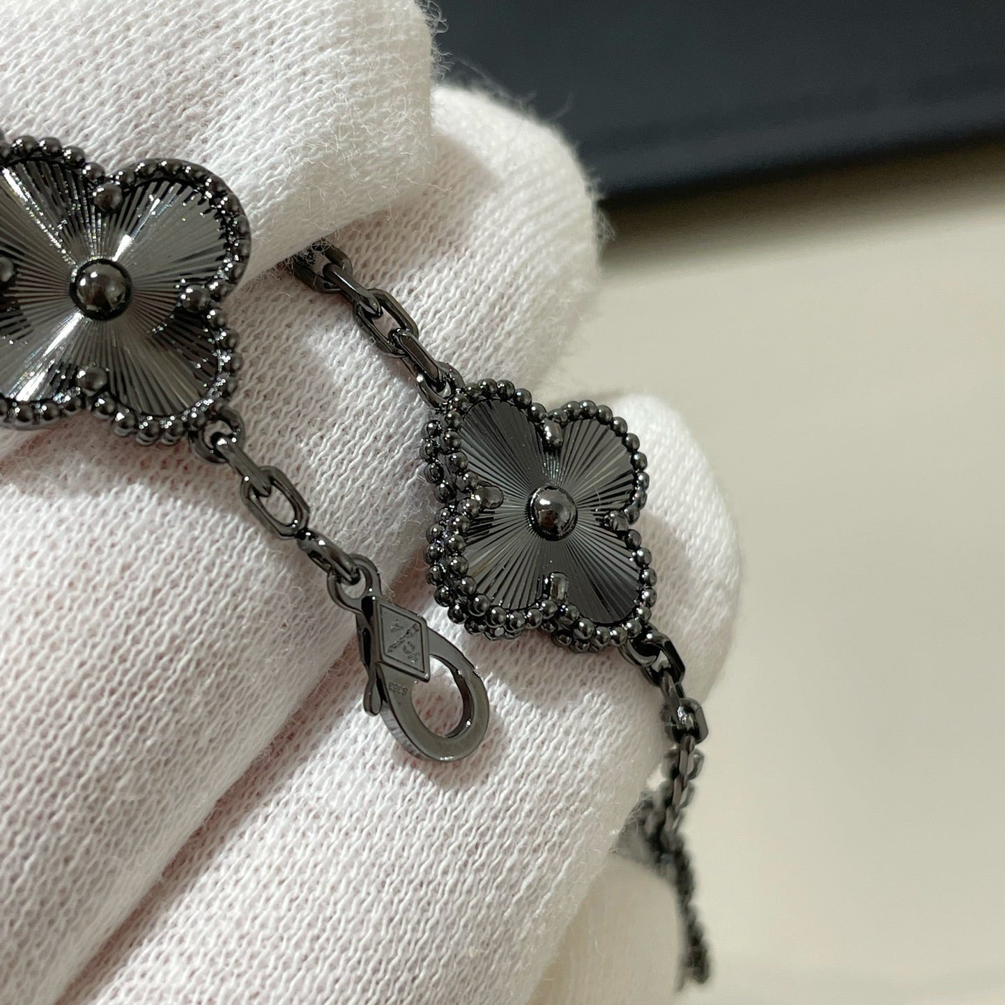 [Clover Jewelry]クローバー 5モチーフ ブラックブレスレット