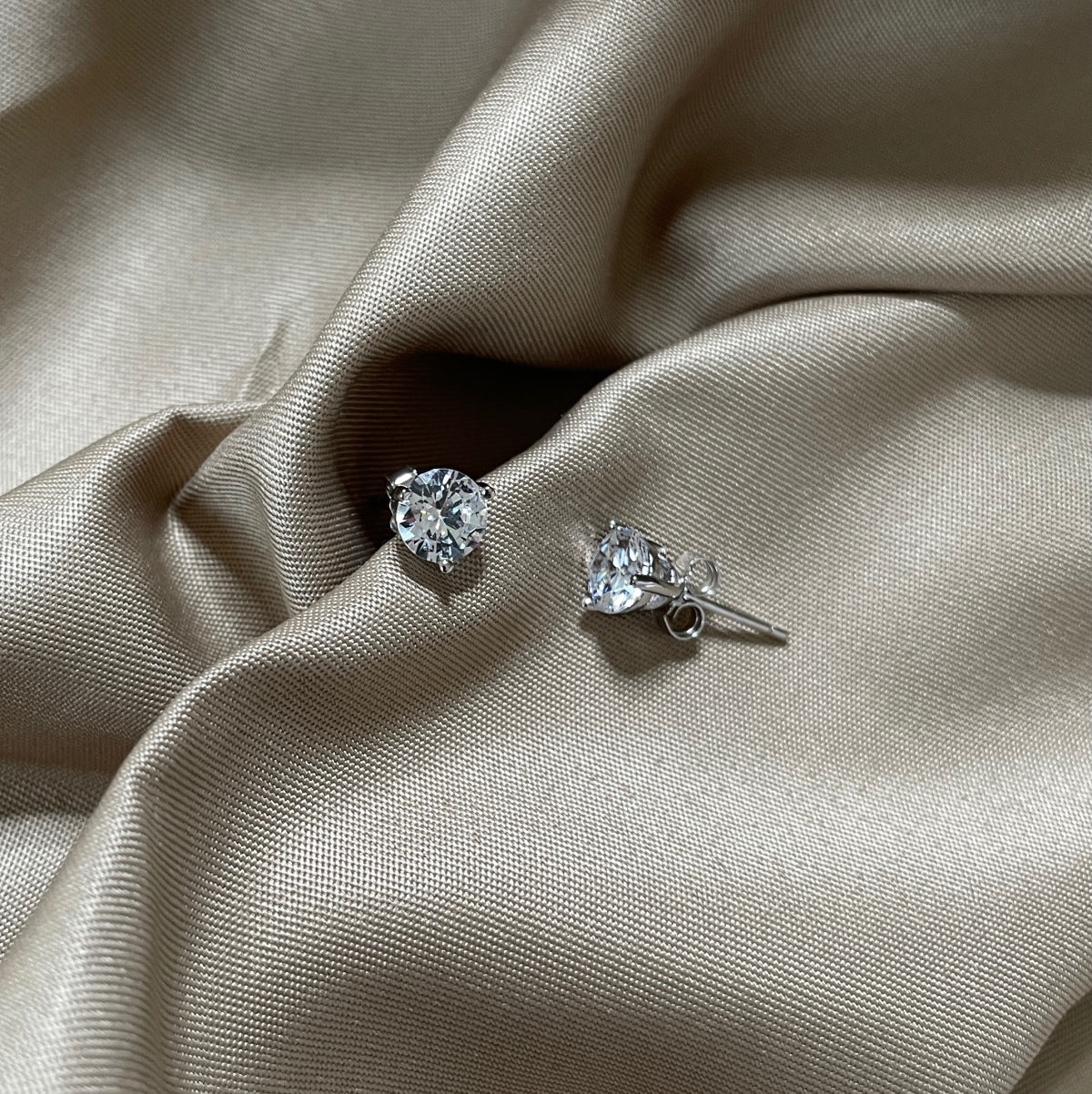 [Clover Jewelry]デイジーラウンド型ピアス
