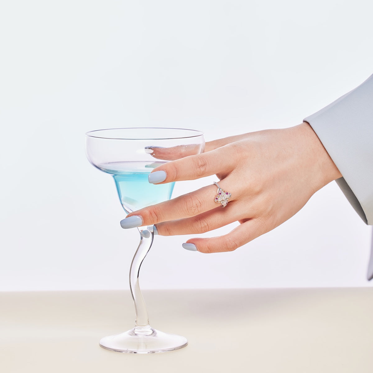 [Clover Jewelry] Luxuriöser Bankettring in bunter Blumenform