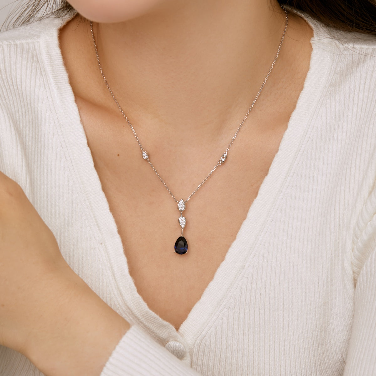 [Clover Jewelry]Funkelnde Halskette mit Tropfenschliff