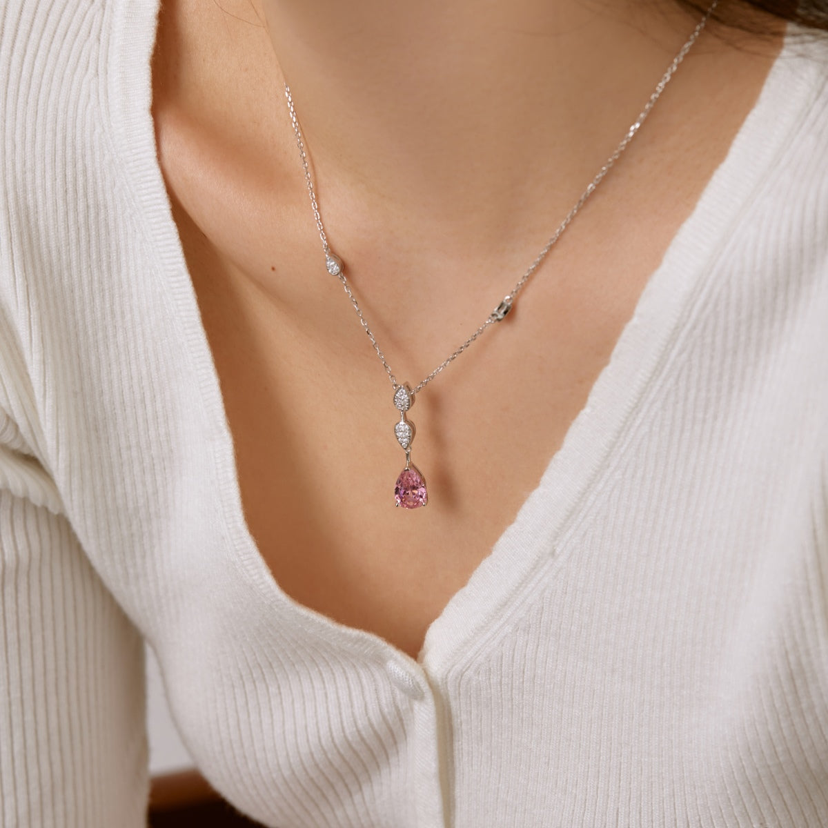 [Clover Jewelry]Funkelnde Halskette mit Tropfenschliff