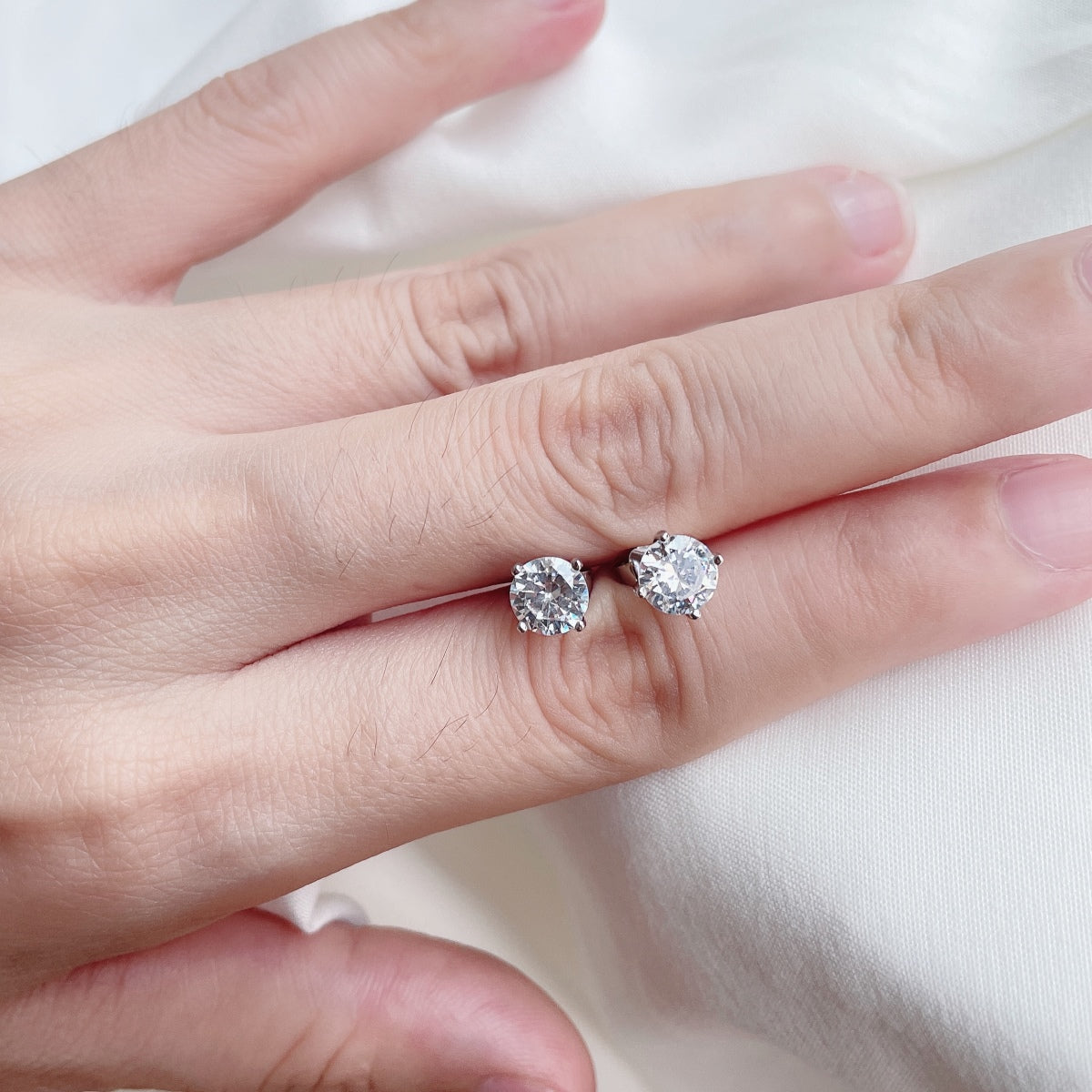 [Clover Jewelry] Einzigartige Ohrringe in runder Form