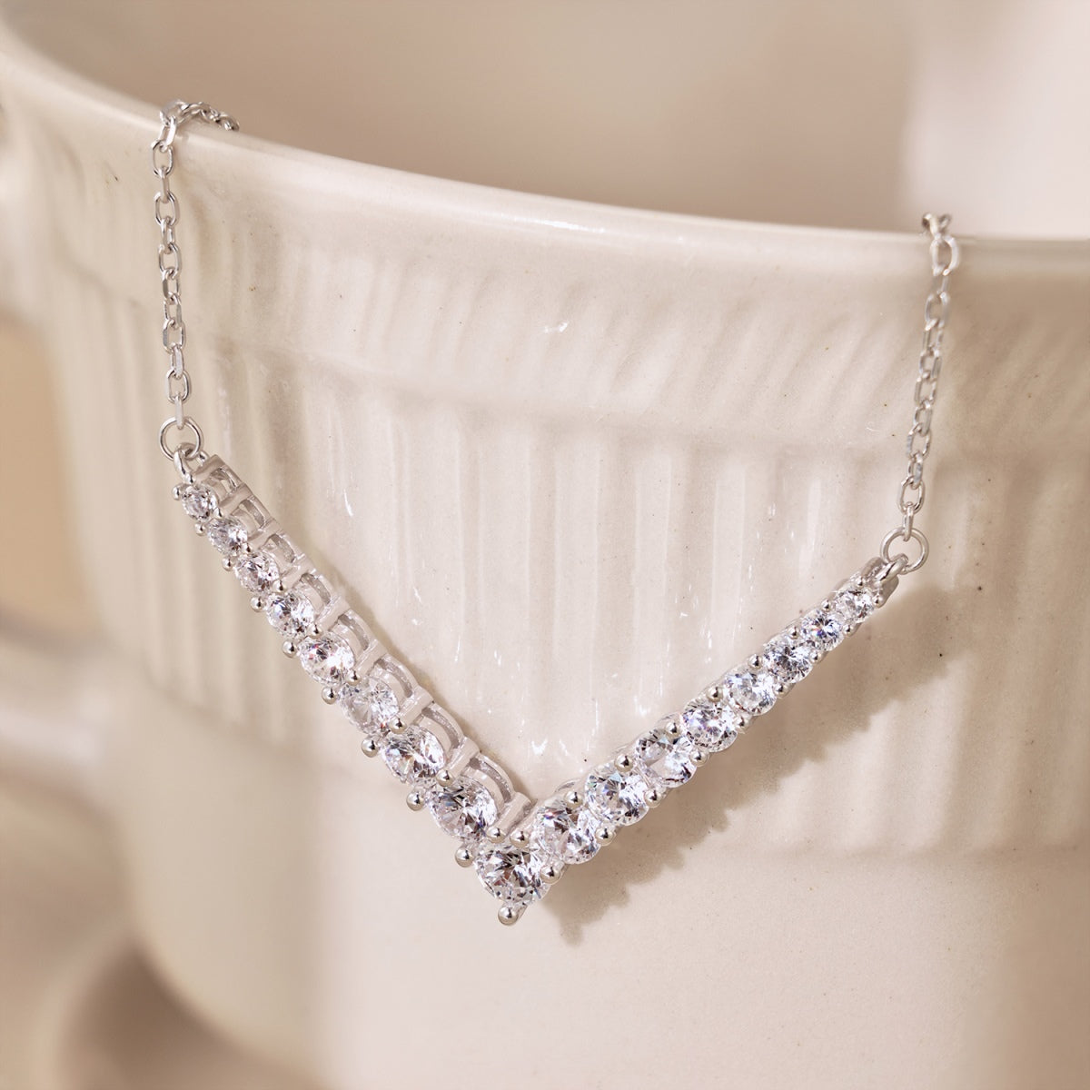 [Clover Jewelery]Ornate Round Cut Necklace