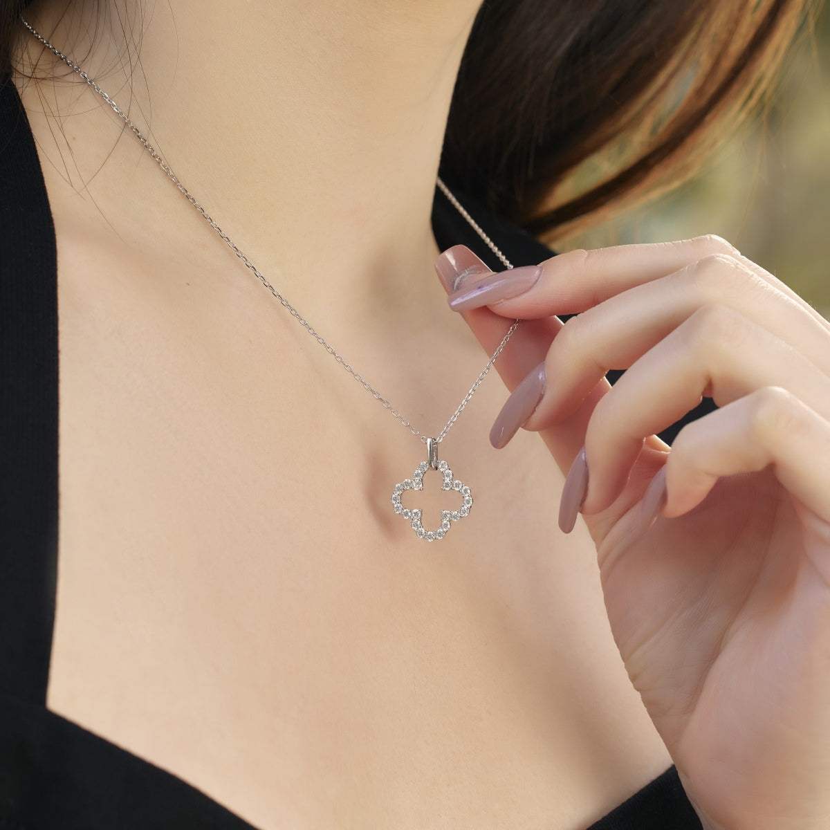 [Clover Jewelery]Four-Leaf Clover Hollow Design Exquisite Necklace