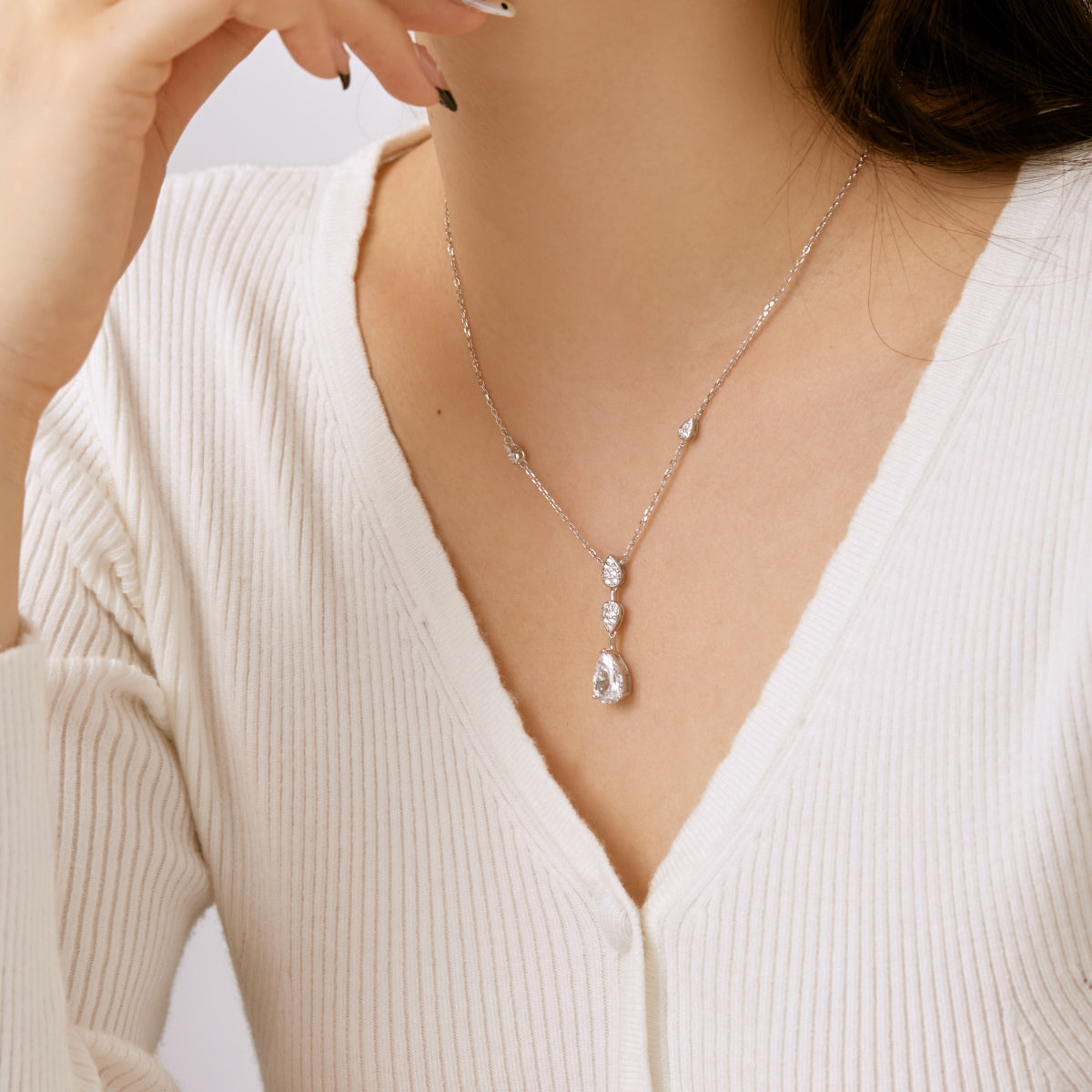 [Clover Jewelry]Funkelnde Halskette mit Tropfenschliff