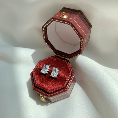 [Clover Jewelry] Stilvolle, glänzende, rechteckige Ohrstecker mit Mittelstein