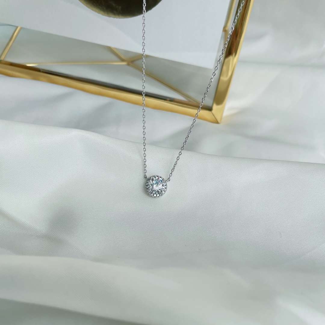 [Clover Jewelry]Luxuriöse Halskette mit Rundschliff