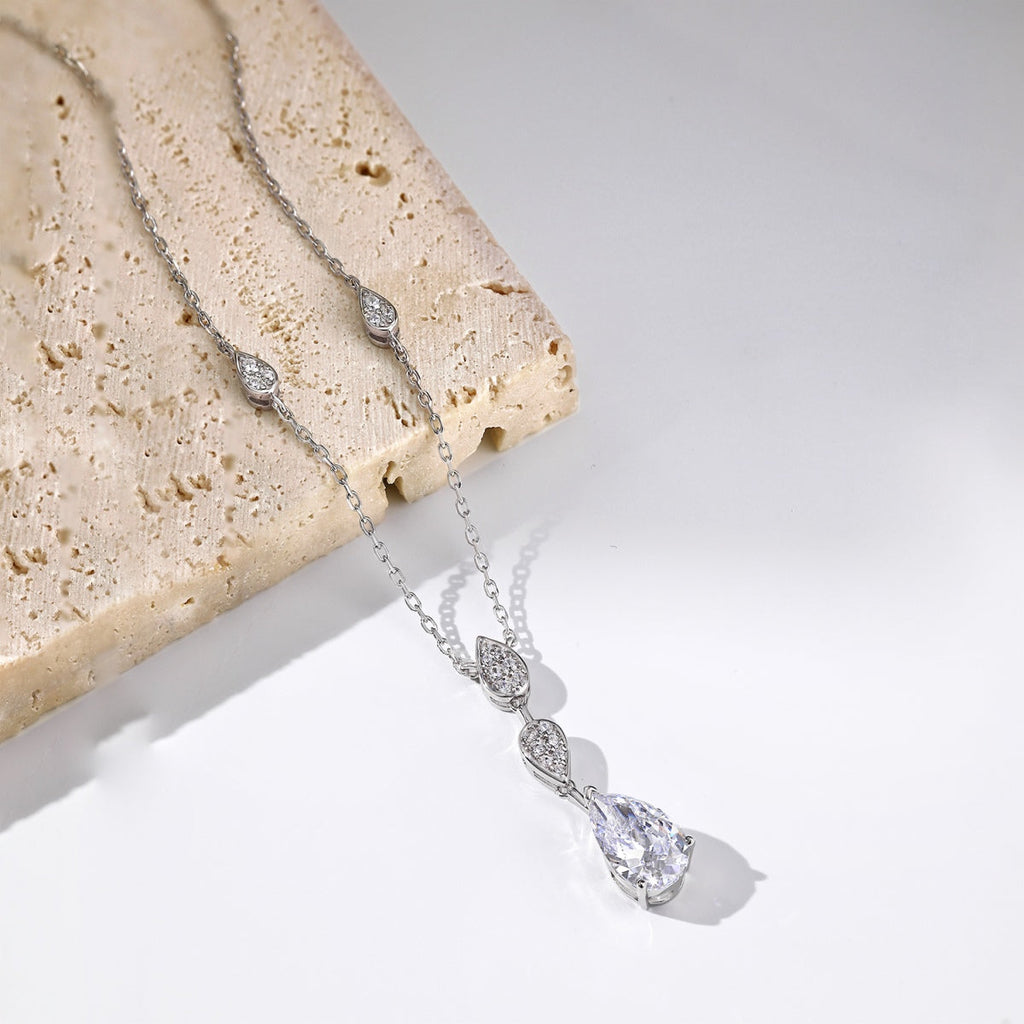 [Clover Jewelry]Funkelnde Halskette mit Tropfenschliff