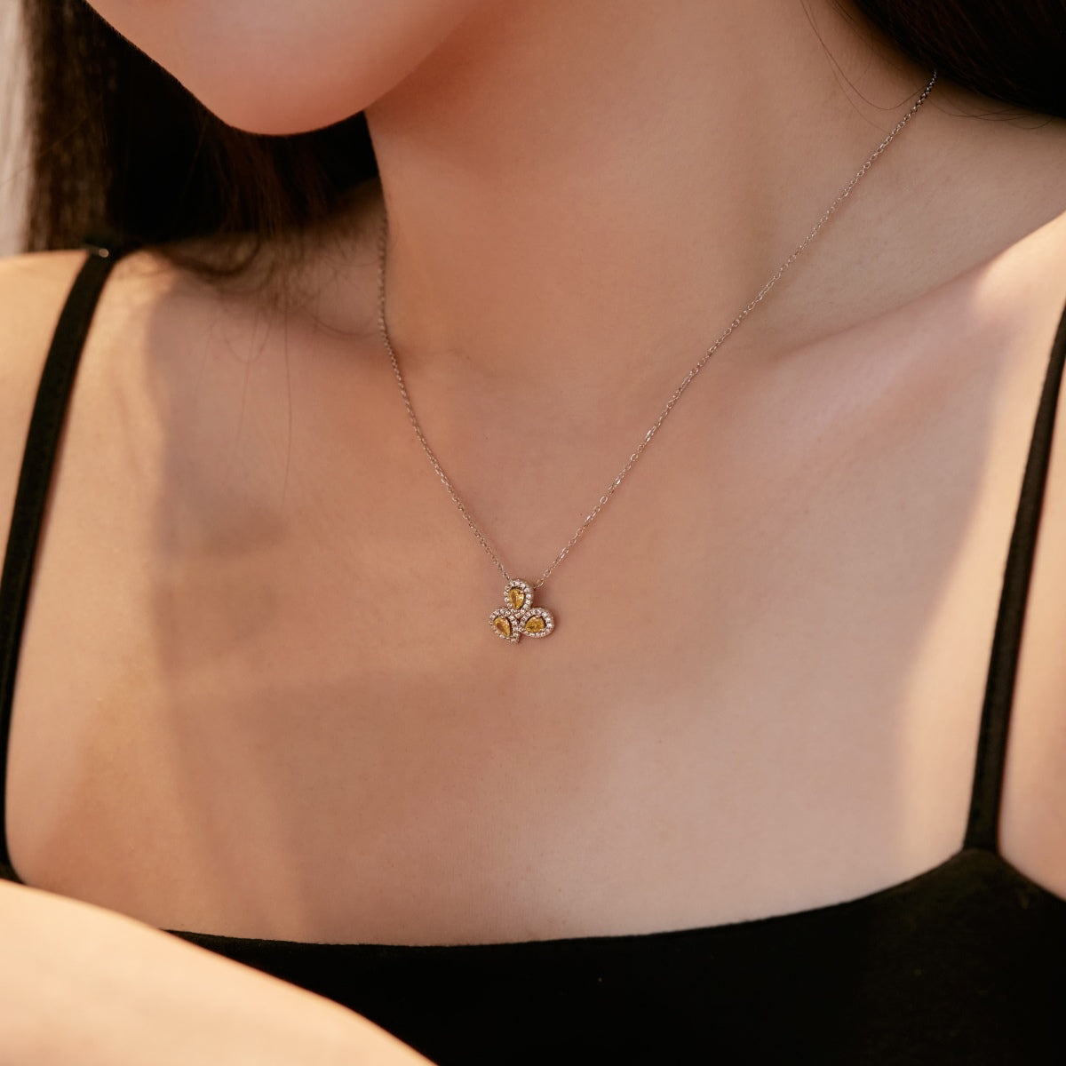 [Clover Jewelery]Elegant Flower Shape Pear Cut Necklace