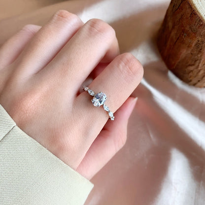 [Clover Jewelery]0,75 Karat luxuriöser, lebendiger, länglicher Kissenschliff-Tagesring