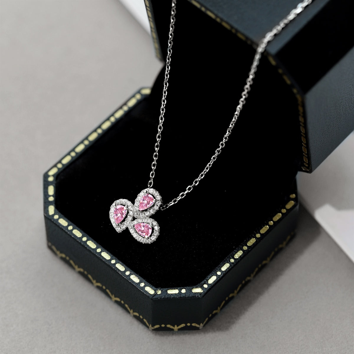 [Clover Jewelery]Elegant Flower Shape Pear Cut Necklace