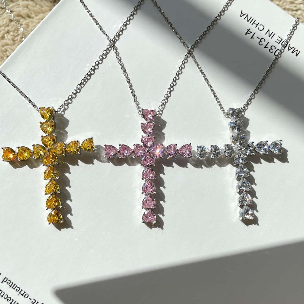 [Clover Jewelry]光り輝くクロス型ネックレス