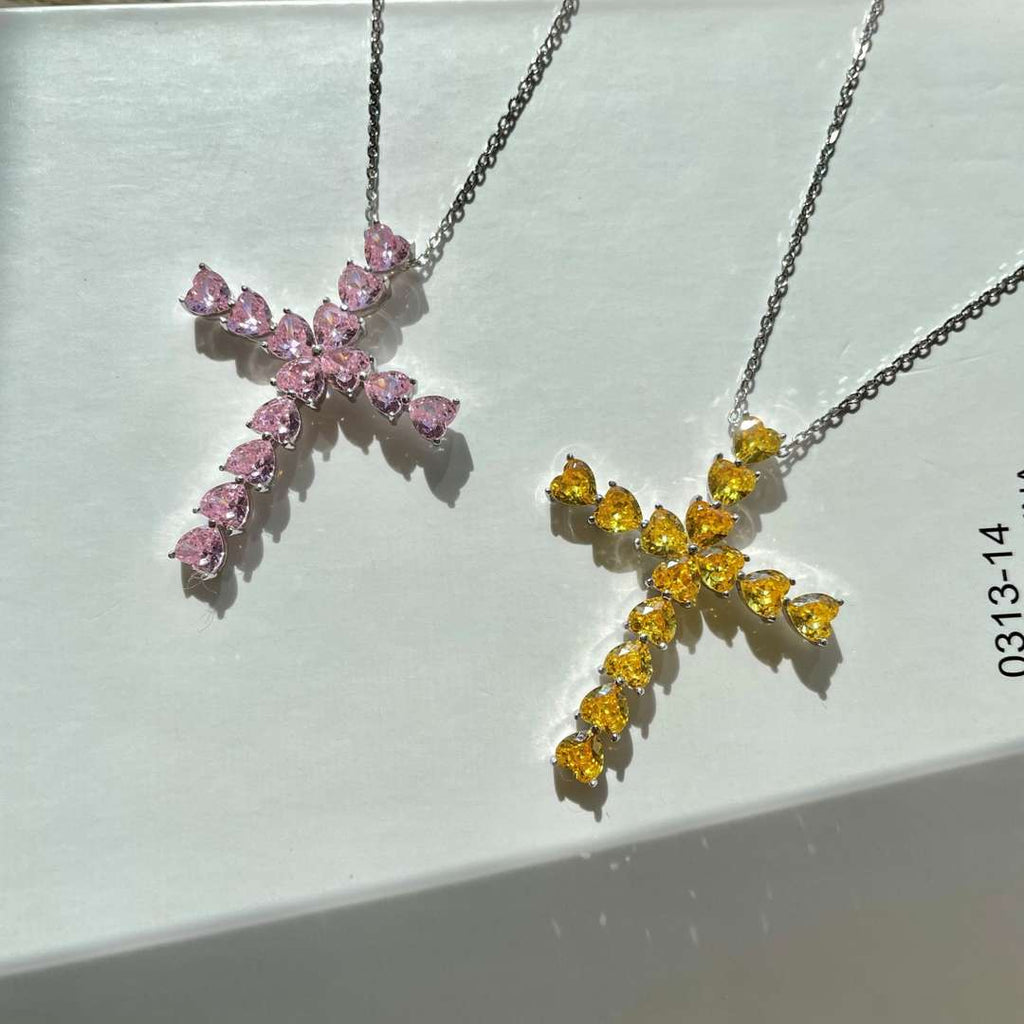 [Clover Jewelry]光り輝くクロス型ネックレス