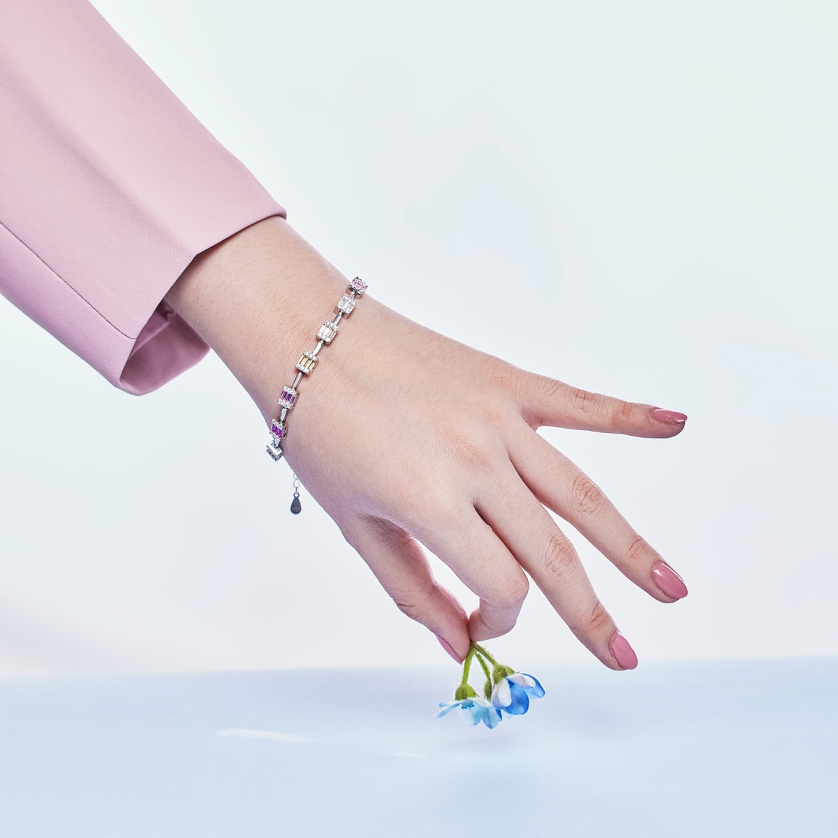 [Clover Jewelery] Zierliches, bezauberndes Armband im Smaragdschliff für jeden Tag