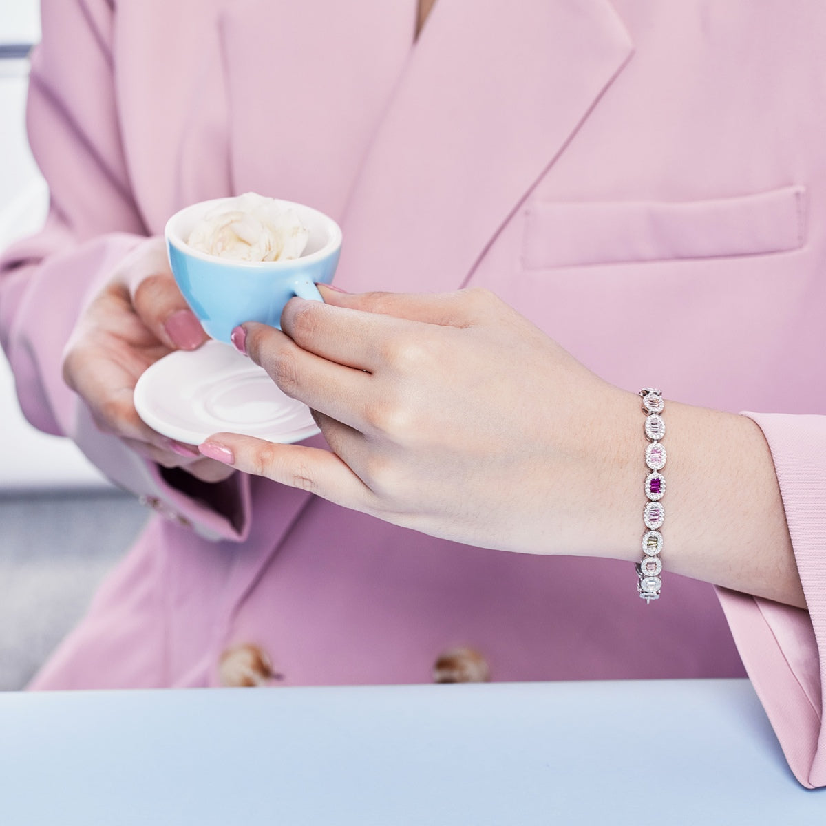 [Clover Jewelry]Exquisites, reich verziertes Smaragd-Schliff-Armband für jeden Tag
