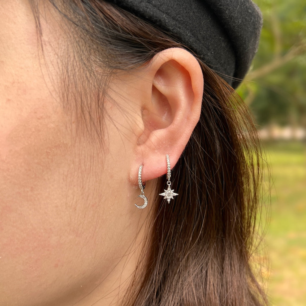 [クローバー・ジュエリー]星と月のアシンメトリーピアス