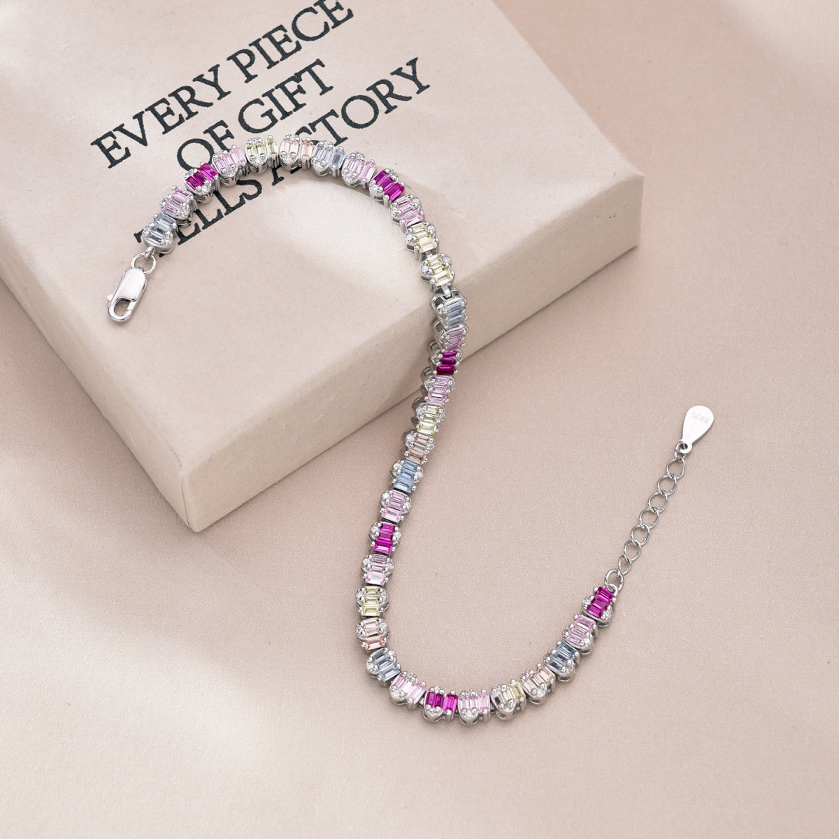 [Clover Jewelry]Zartes, farbenfrohes Armband mit Smaragdschliff für Partys