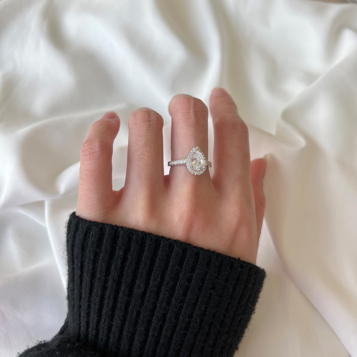 [Clover Jewelery] 1,0 Karat luxuriöser, strahlender Ehering in Wassertropfenform