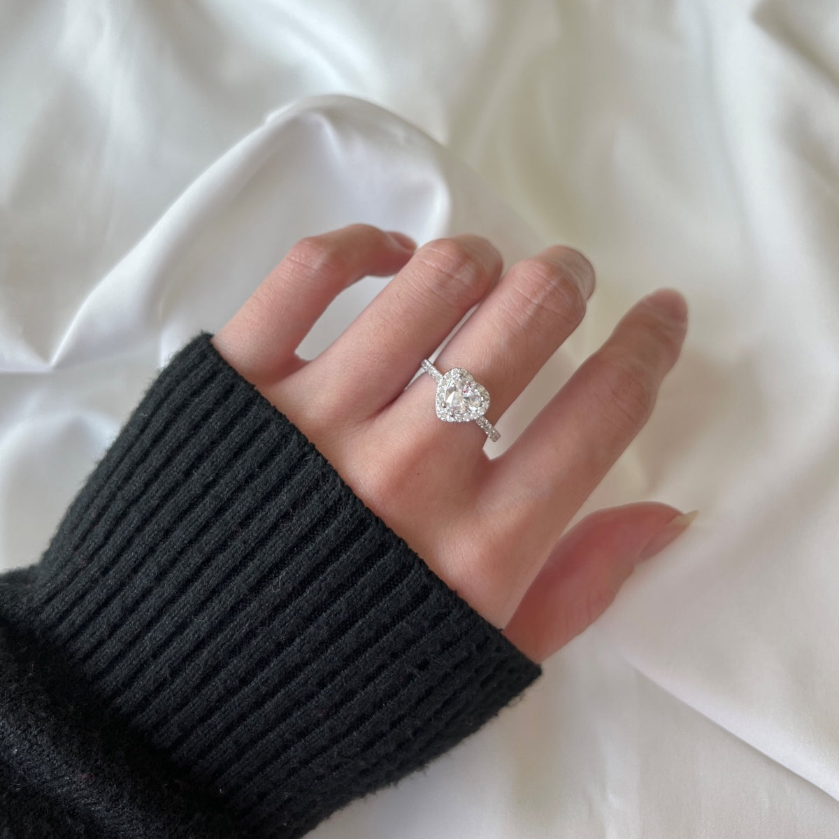 [Clover Jewelry] Eternity Glänzender Romantischer Herzförmiger Liebhaber Ring