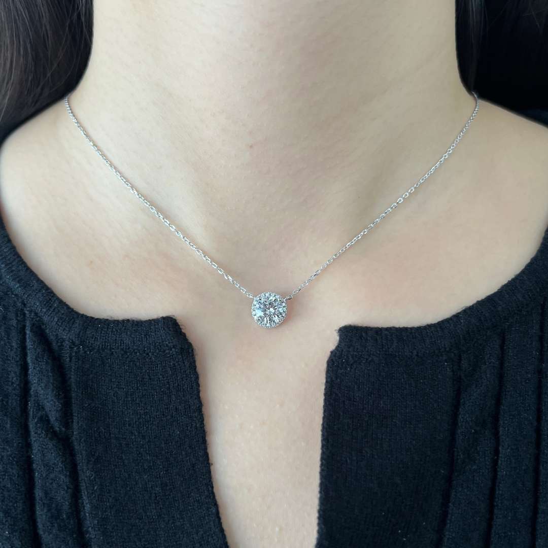 [Clover Jewelry]Luxuriöse Halskette mit Rundschliff