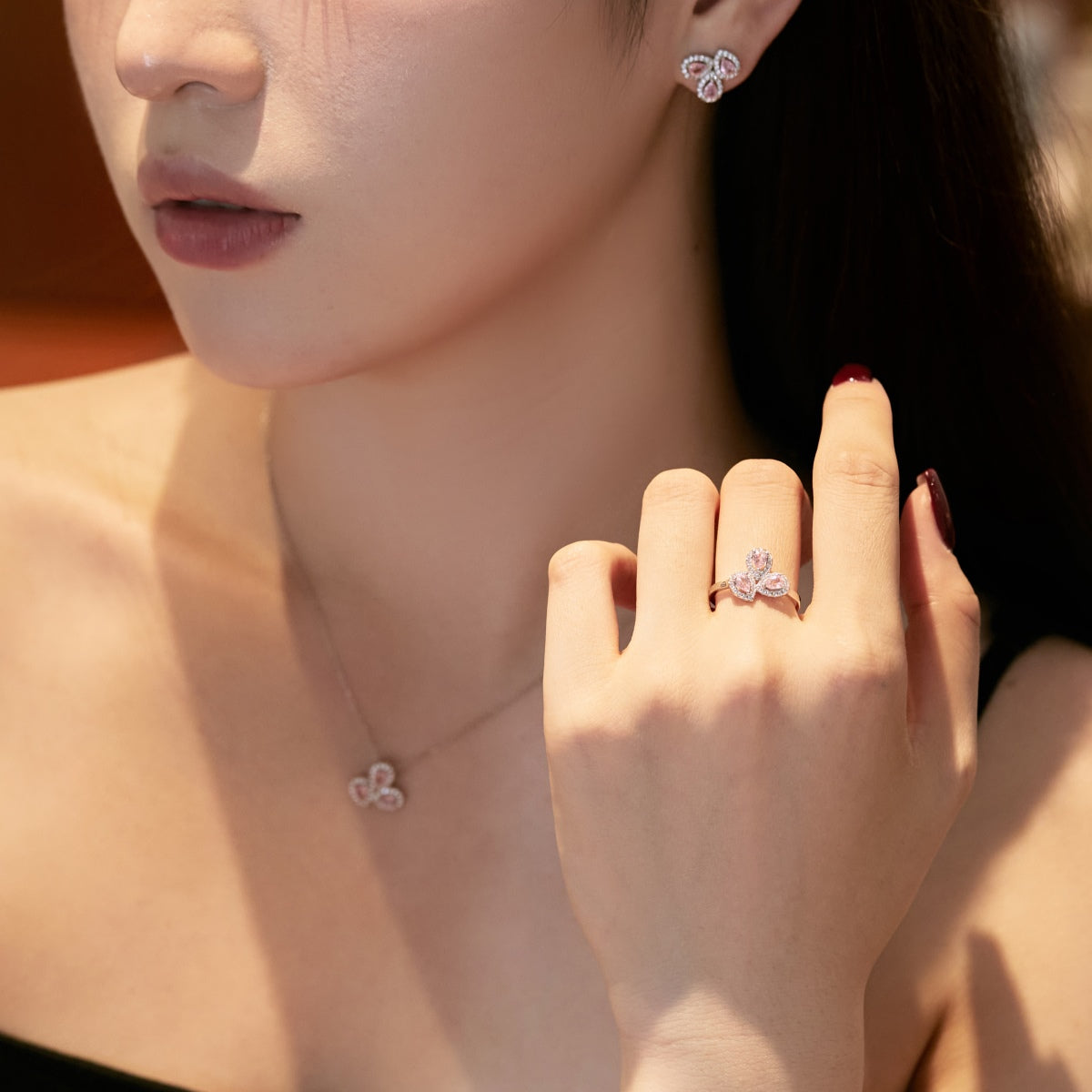 [Clover Jewelry]Aufwendige blütenförmige Liebhaberohrringe mit tropfenförmigem Schliff