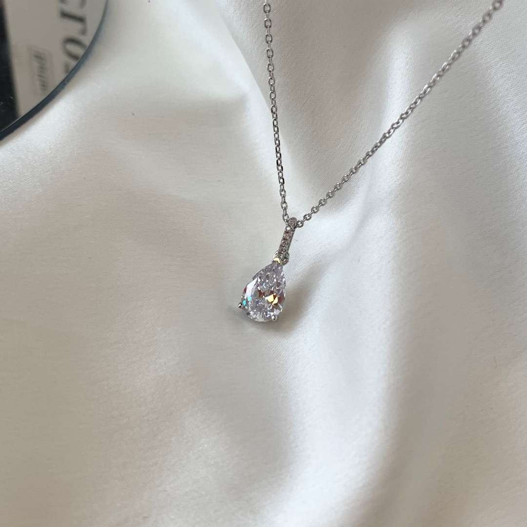 [Clover Jewelry]繊細な水滴型ファッションネックレス