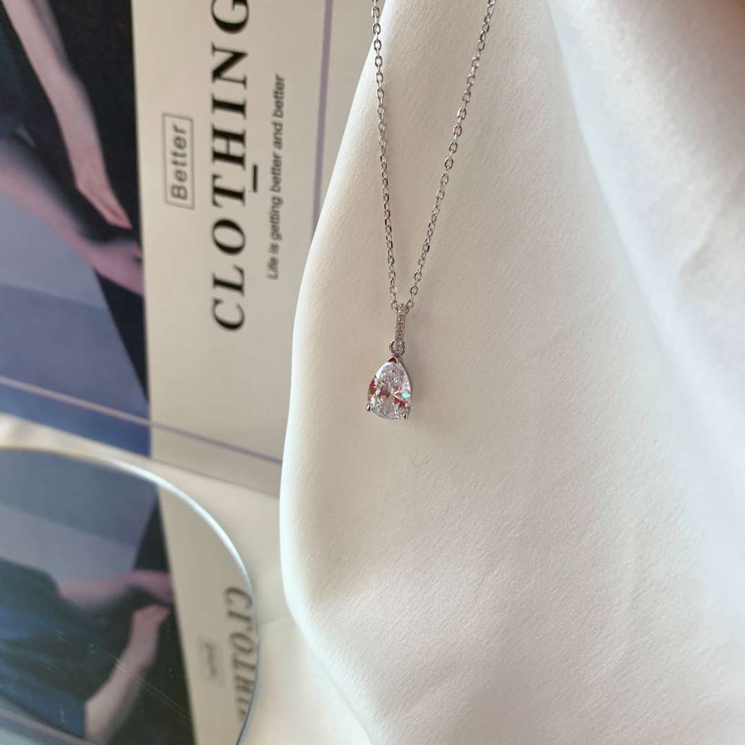 [Clover Jewelry]繊細な水滴型ファッションネックレス
