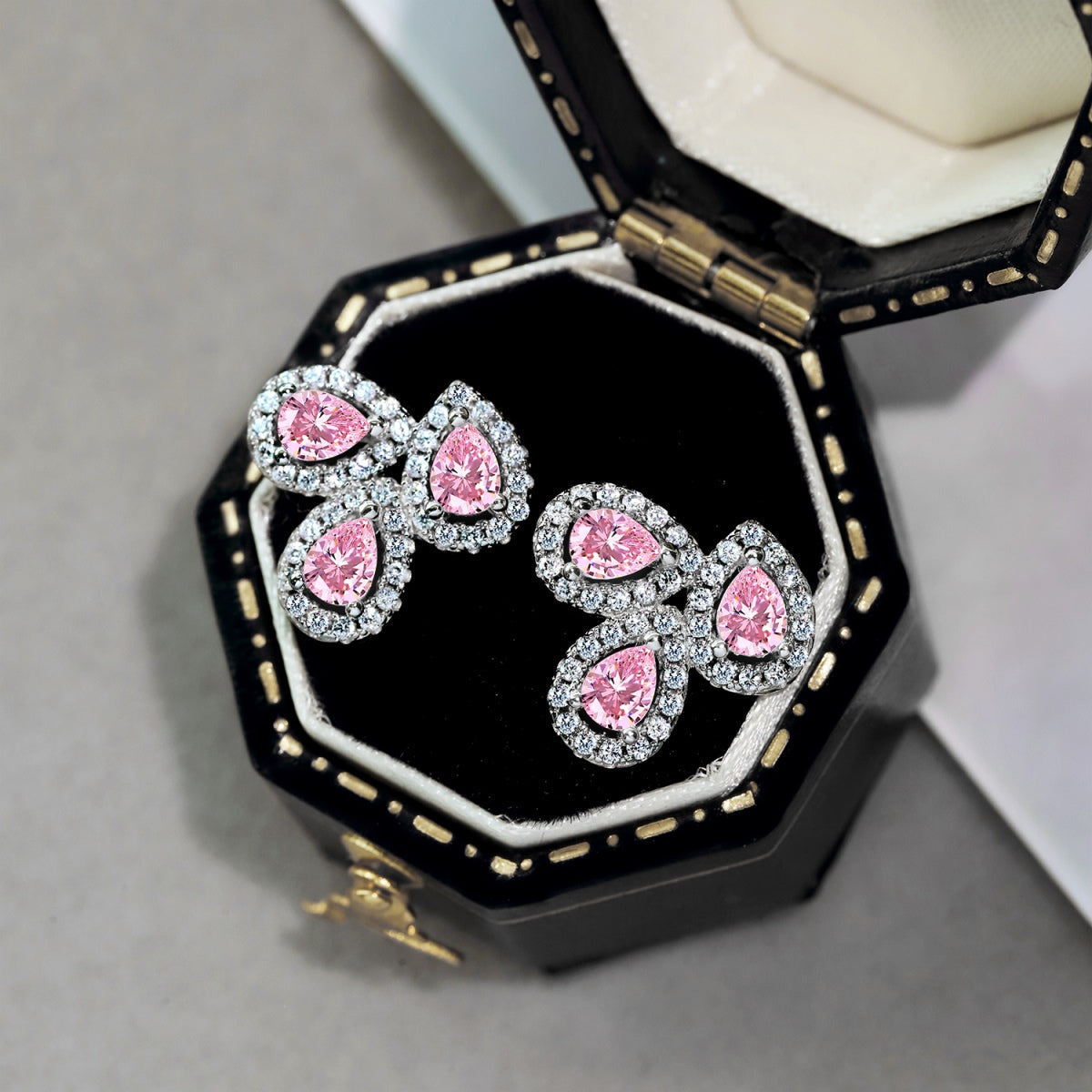 [Clover Jewelry]Aufwendige blütenförmige Liebhaberohrringe mit tropfenförmigem Schliff