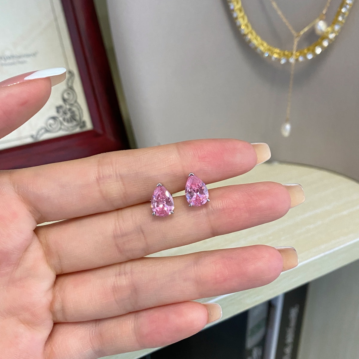 [Clover Jewelry] Verzierte Ohrringe in Wassertropfenform