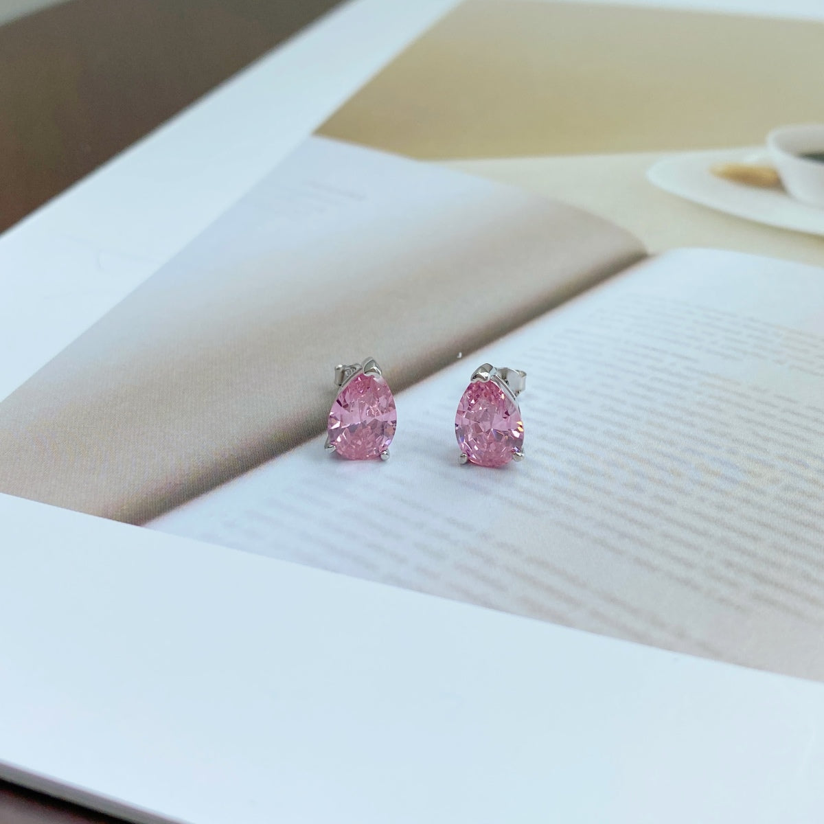 [Clover Jewelry] Verzierte Ohrringe in Wassertropfenform