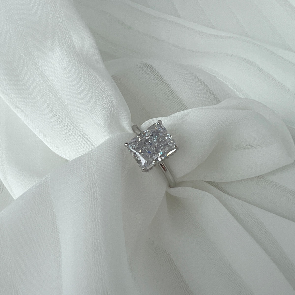 [Clover Jewelery]4.0 Carat Ornate Enchanting Radiand Cut Banquet Ring
