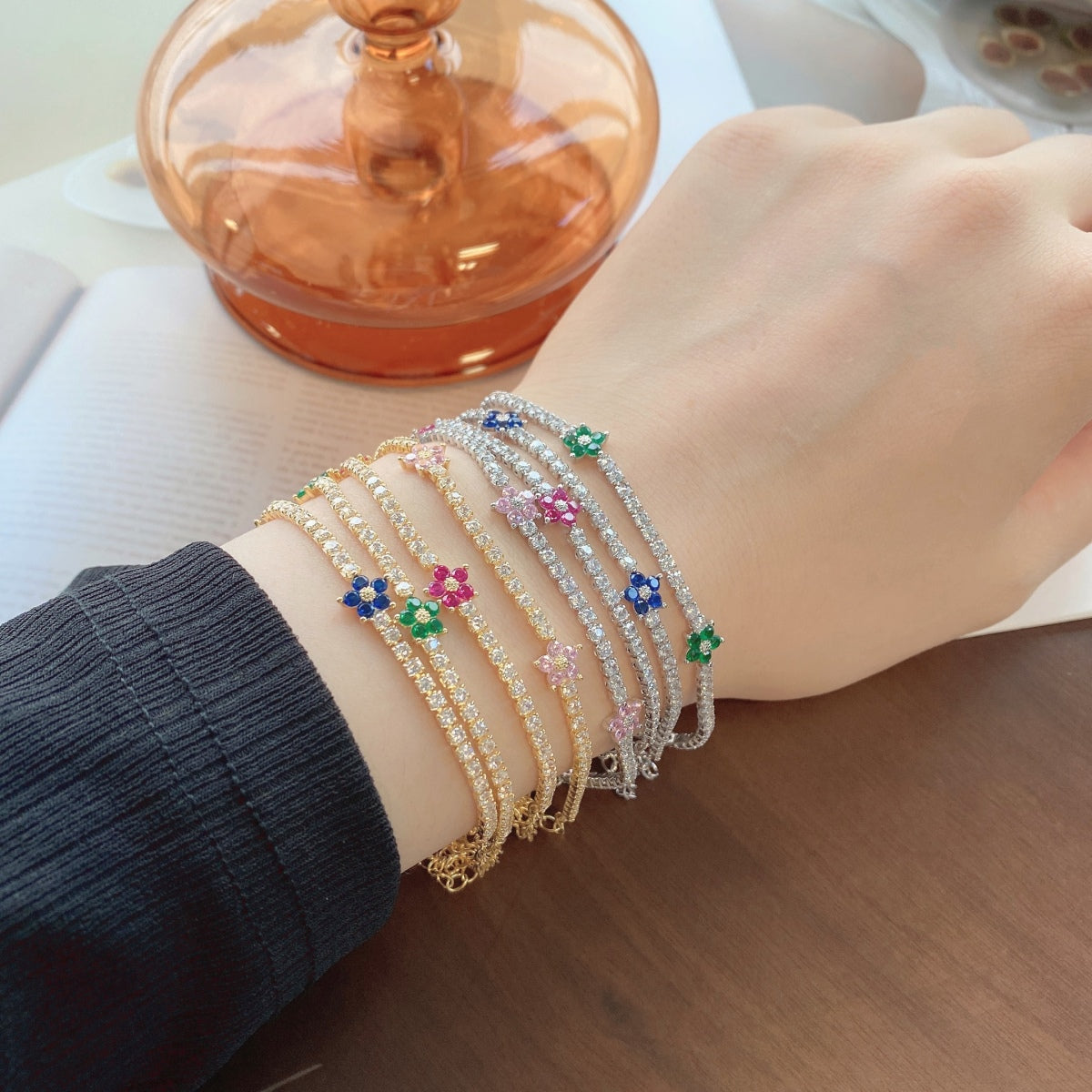 [Clover Jewelry]Funkelndes Tennisarmband in Blumenform