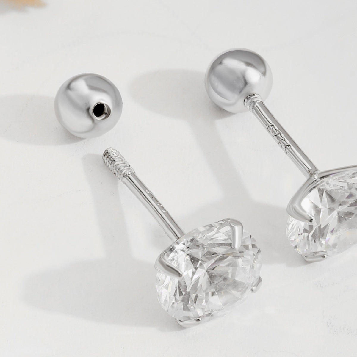 [クローバージュエリー]ユニークなU字型イヤーカフピアス