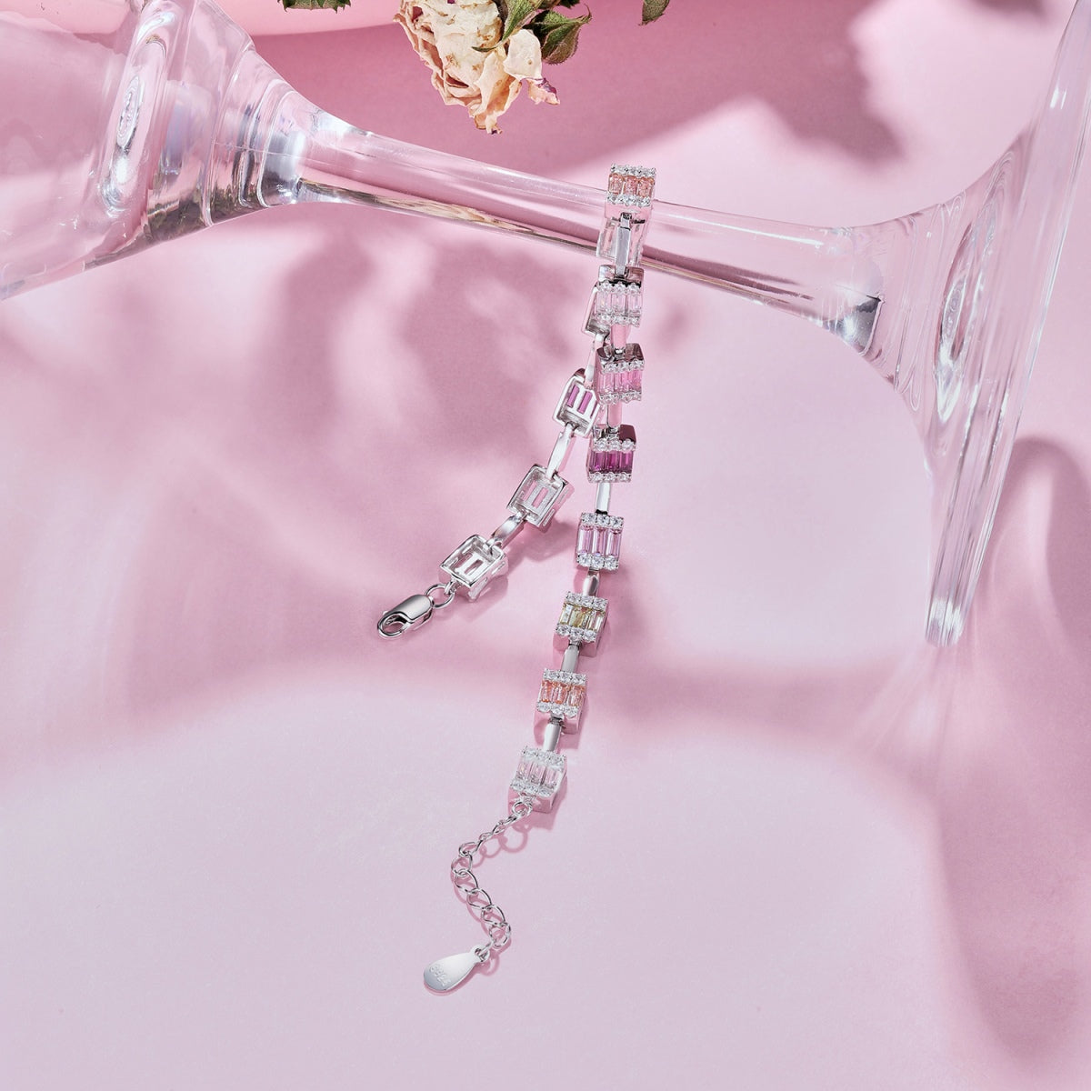 [Clover Jewelery] Zierliches, bezauberndes Armband im Smaragdschliff für jeden Tag