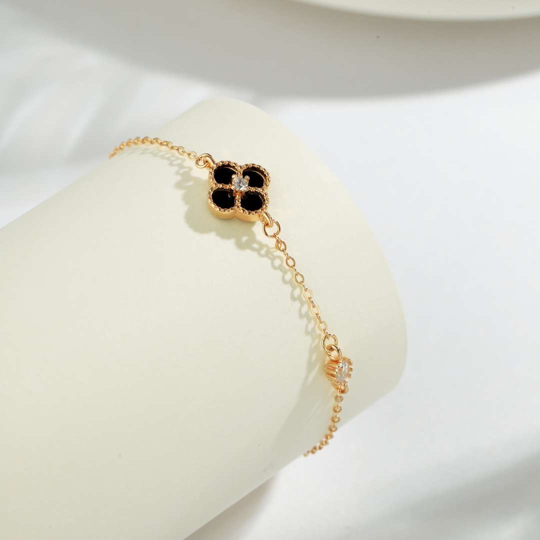 [Clover Jewelry] 可憐な四つ葉のクローバーブレスレット