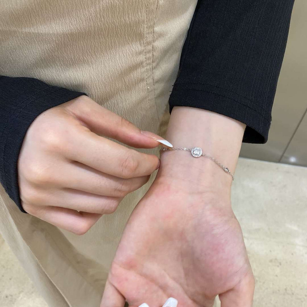 [クローバージュエリー]輝くラウンドカットシェイプブレスレット