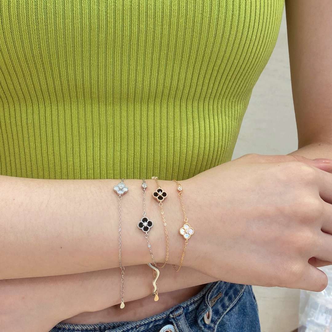 [Clover Jewelry] 可憐な四つ葉のクローバーブレスレット