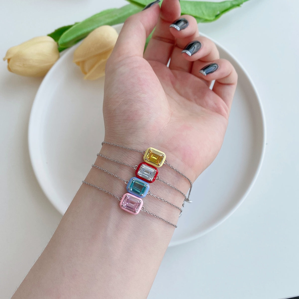 [Clover Jewellery] 2,0 Karat funkelndes buntes Armband im Smaragdschliff