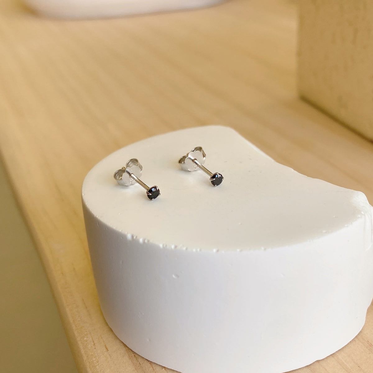 [Clover Jewelry] Zarte Solitär-Ohrringe