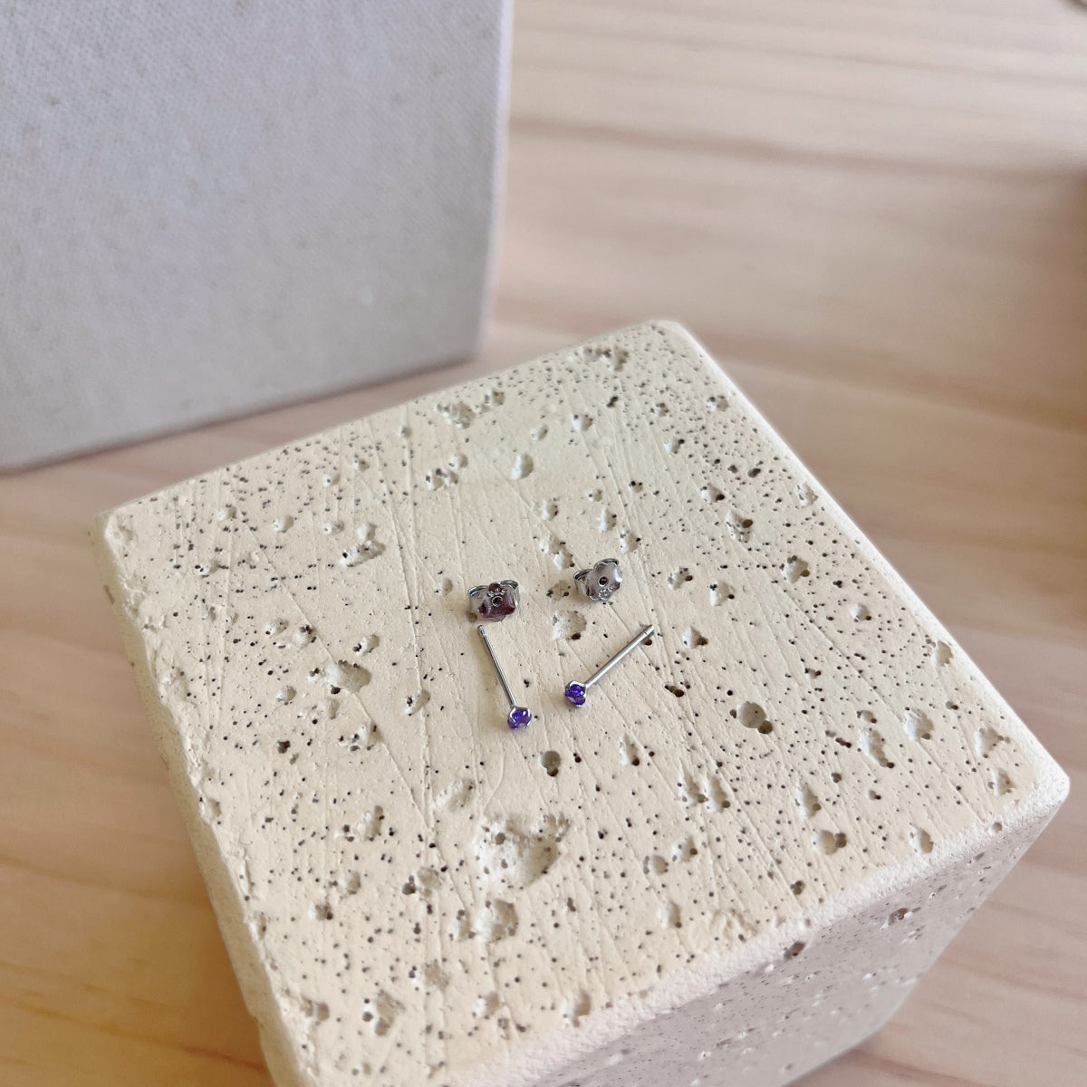 [Clover Jewelry] Zarte Solitär-Ohrringe