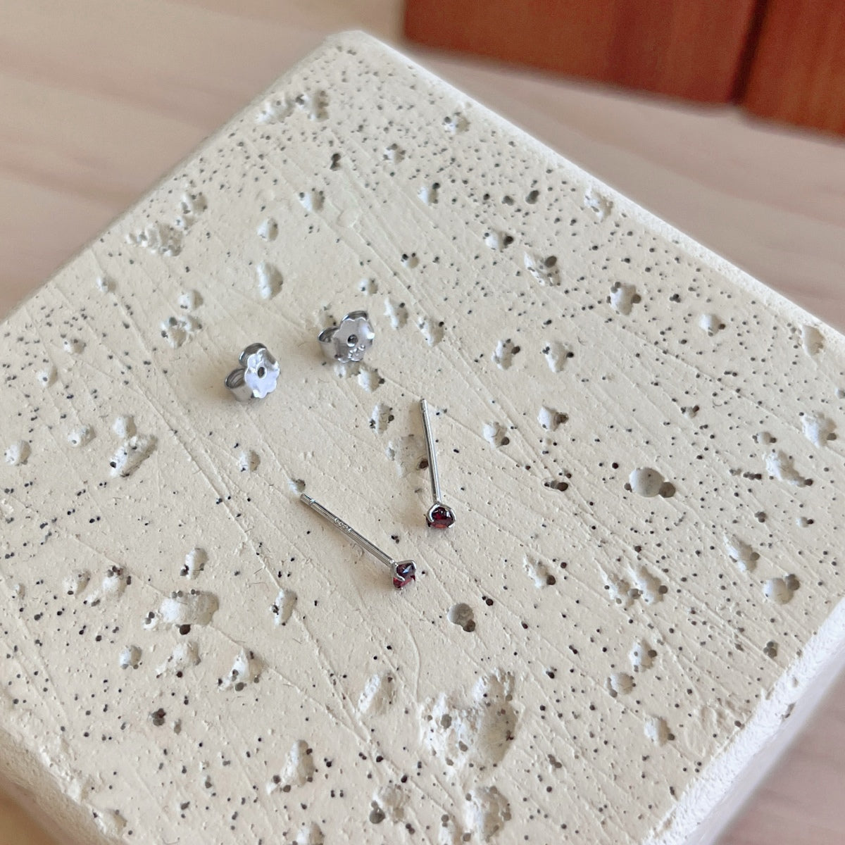 [Clover Jewelry] Zarte Solitär-Ohrringe