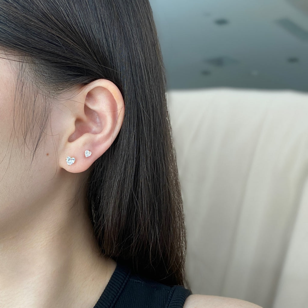 [Clover Jewelry]Funkelnde herzförmige schlichte Ohrringe