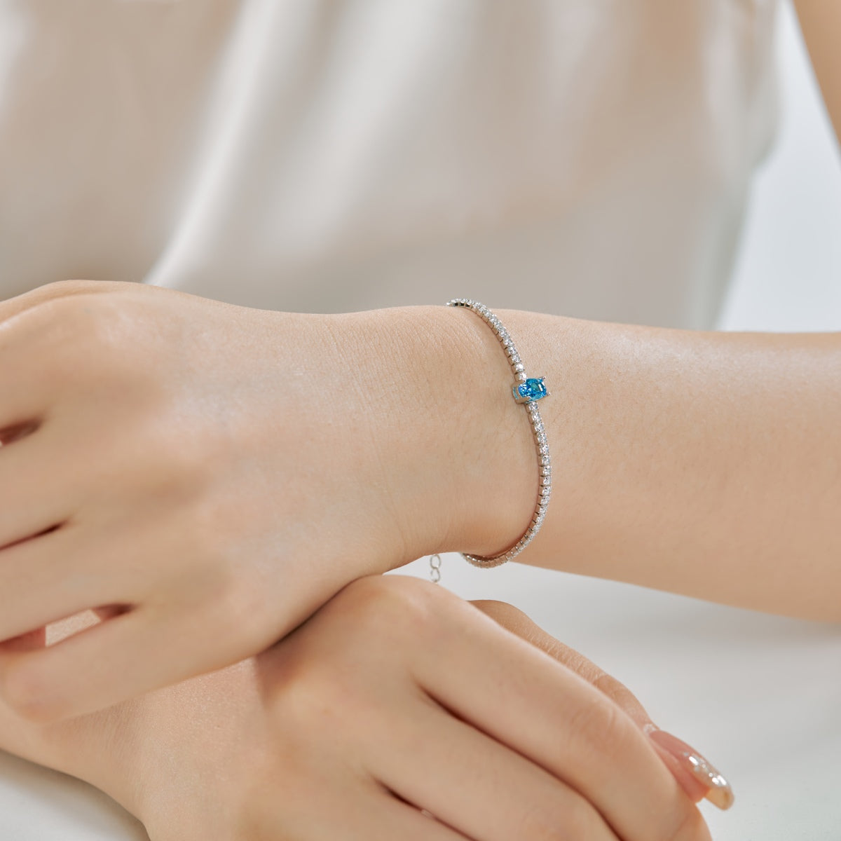 [Clover Jewelry]0.75 Karat Exquisites ovales Armband für jeden Tag