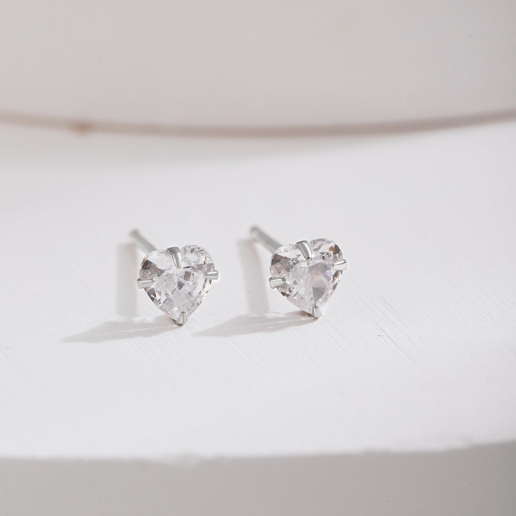 [Clover Jewelry]Funkelnde herzförmige schlichte Ohrringe